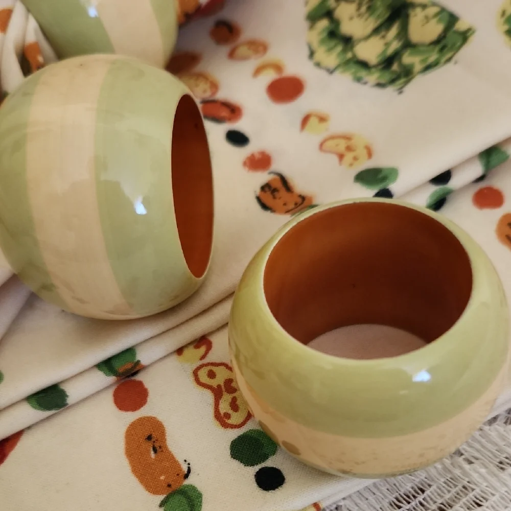 Vintage Crate&Barrel Veggie Print Napkins with Wood Rings Set of 8